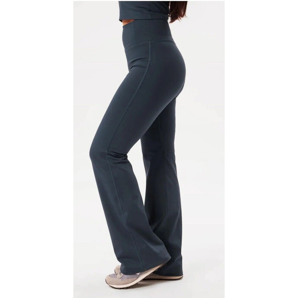 Girlfriend Collective Size Medium Compressive Flare Legging Women's Blue